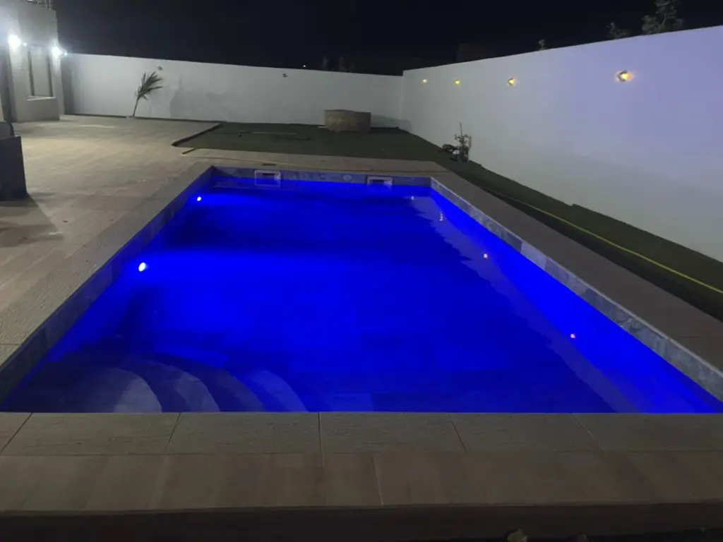 piscine nuit.webp